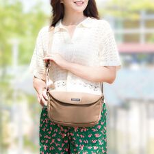 【BARCOS/バルコス】フラップデザイン軽量ショルダーバッグ