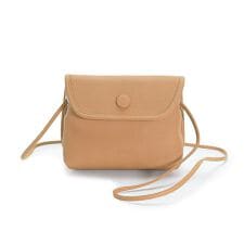 【BARCOS/バルコス】くるみボタン付きシュリンクレザーポシェット