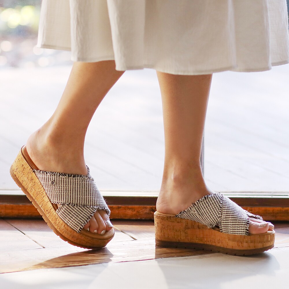 POSEY 厚底サンダル ウェッジソールサンダル | ミネトンカ(MINNETONKA