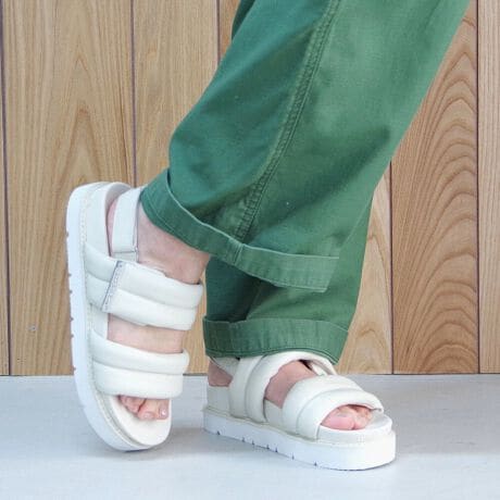 [^:MI-25M02]25tĐVX^CbVȃfUCƔQ̗Sn˔{[T_BNbV̍Xgbvƌ\[AƎxȂKȕsT|[g܂BTCY߉\AE₷xNōb镔ɗnĂ̂ŒɂȂɂłByJ[WJzWHITEFN[ŐꂽہBǂȃR[fɂ}b`BSILVERF^bNȋP؂₩ɉoBGREYBEIGEFg[ŁAiȃJWAX^CɁBBLACKFN[ň܂ہBVbNȃX^Cɂ߁B{[̂tHȂAyʂŕ₷QBfC[g炨o܂ŁA܂܂ȃV[Ŋ􂷂ꑫłBbF16cmq[F4.5cmꕝF9cmd(Б)F220g@6C`ɂđBiJV6`6.5C`AT_7C`𗚂Ă܂B̃T_7C`ł҂łBxNdlŔôőɂ҂ƃtBbgĈ芴܂B_uxg̓_炩zn\Ă̂ŌCCȂŁA\[KxɌ݂ĂĔɂłBuhƓ̐FZ@E@ɂAVRv̂߂̃LY␶n̈ႢAnhCĥߑ傫nhXeb`Ȃǂ̃o󂯂܂B\߂BMINNETONKA1946N̑nƈȗA~lgJ̓AJENVbN̒ԂɂȂĂ܂B݃~lgJ̏íA˂̒n~l\^Bj[[NAhAēɎ܂ŐE̊XŖڂɂ邱Ƃł܂B~lgJ̑SẴV[Y͍ς邱ƂȂAōȋfނƓOꂵEl̋ZɂĎōĂ܂BN咍ڂ̃{w~AX^Cɂ́A~lgJ̃tH[NÃV[Yob`͂܂܂B