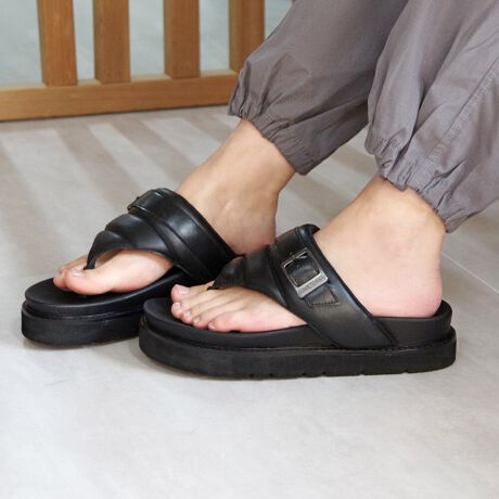 [^:MI-25M03]25tĐV_炩NbVfނƃGKgȃfUCŁAt@bVƉK𗼗܂BǂȃX^Cɂ킹₷\ACełB߂̃\[NbV߁AɗDSngvXgbvłƃz[hb镔ɗnĂ̂ŒɂȂɂAɂAEg\[ňS̕syʐ݌vŒԂ̂oKẴt@bVɃANZgAv~AȈꑫǂy݂IyTCYzbF16cmq[F4.5cmꕝF9cmd(Б)F200g6C`ɂđB܂ŖڈƂĂlBuhƓ̐FZ@E@ɂAVRv̂߂̃LY␶n̈ႢAnhCĥߑ傫nhXeb`Ȃǂ̃o󂯂܂B\߂BMINNETONKA1946N̑nƈȗA~lgJ̓AJENVbN̒ԂɂȂĂ܂B݃~lgJ̏íA˂̒n~l\^Bj[[NAhAēɎ܂ŐE̊XŖڂɂ邱Ƃł܂B~lgJ̑SẴV[Y͍ς邱ƂȂAōȋfނƓOꂵEl̋ZɂĎōĂ܂BN咍ڂ̃{w~AX^Cɂ́A~lgJ̃tH[NÃV[Yob`͂܂܂B