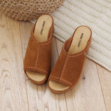 [^:MI-PAISLEE]25tĐVVvȂIȃfUC͂̃XG[hT_Bdlł肰ȂX^CAbvłASnQB_炩XG[hfނDݍ݁AԗĂɂ̂łBJ[WJ̓R[fBl[gɎ₷ubNuE̒ԐFAڂR[⃔Be[Wu[܂ŁAS5FCibvBJWAȕig͂AƂo⃊][gV[ɂ҂̈ꑫłByiڍׁzbF17cmq[F6.5cmꕝF8cmd(Б)F300g@6C`ɂđB܂ŖڈƂĂlBuhƓ̐FZ@E@ɂAVRv̂߂̃LY␶n̈ႢAnhCĥߑ傫nhXeb`Ȃǂ̃o󂯂܂B\߂BMINNETONKA1946N̑nƈȗA~lgJ̓AJENVbN̒ԂɂȂĂ܂B݃~lgJ̏íA˂̒n~l\^Bj[[NAhAēɎ܂ŐE̊XŖڂɂ邱Ƃł܂B~lgJ̑SẴV[Y͍ς邱ƂȂAōȋfނƓOꂵEl̋ZɂĎōĂ܂BN咍ڂ̃{w~AX^Cɂ́A~lgJ̃tH[NÃV[Yob`͂܂܂B