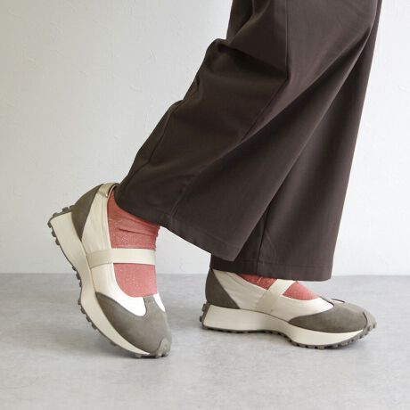 [^:MI-25M06]25H~VyltF~jɗA[WF[Xj[J[z[WF[V[ŶƊƃXj[J[̕₷𗼗Al̂߂̃[WF[Xj[J[~lgJVoB~lgJ̗₷Ƀgh̃X|[eB[łȂtF~jȃbNXvXꂽ1łBۂ݂̂gDƁA▭ȃJbgCŊÂiȈۂɁB_炩tBbgAbp[fނƌyʃ\[ŁA1ĂɂAXgbvfUC͒E₷fUCŒʋ΂₨oAۈ牀̑}ȂǁAwZsɂ劈BɁAAEg\[ɂ̓KX@ۂ荞񂾃mXbvdl̗pAJ̓GꂽnʂłSĂg܂BiXj[J[ɗĂȂLC߃JWAɂė~AƋ@\˔C}hLV[YłI߂̍ƂȂĂ܂ByTCYzbF15.0cmq[F3.0cmꕝF11.0cmd(Б)F260g7C`ɂđBPTCỸTCY߂܂ByuhЉz1946N̑nƈȗA~lgJ̓AJENVbN̒ԂɂȂĂ܂B݃~lgJ̏íA˂̒n~l\^Bj[[NAhAēɎ܂ŐE̊XŖڂɂ邱Ƃł܂B~lgJ̑SẴV[Y͍ς邱ƂȂAōȋfނƓOꂵEl̋ZɂĎōĂ܂ByӁz~lgJƓ̐FZ@E@ɂAVRv̂߂̃LY␶n̈ႢAnhCĥߑ傫nhXeb`Ȃǂ̃oقڑSĂ̏iɂČ󂯂܂BnhChȂł̖͂EƂāȀゲw܂悤肢v܂Biɑ傫ڗ̂͌i̍ۂɏOĂ܂jBL̗RɂLZ͂qlsƂȂ܂B܂A[J[ɂuH゠蓾ȂvƔfsǕiɊւẮAԕif肷ꍇ܂̂ł܂悤肢v܂BɂĂ͌C̐ނ𓾂Ȃ̂܂Ƃ̏エ߉܂BpɎx̖Aɂ锠̂ԂA sǕiƂĂ̂ԕiȒΏۊOƂĂ܂BC͎̎ŎĂ܂悤肢܂B{v(VRv)̏iɂđfނ̓ÃLYVAFCꂪꍇ܂BJȂǂŔGꂽꍇAFڂ肷ꍇ܂Bv̕iێ̂߁Ał邾G炳Ȃ悤ӉB