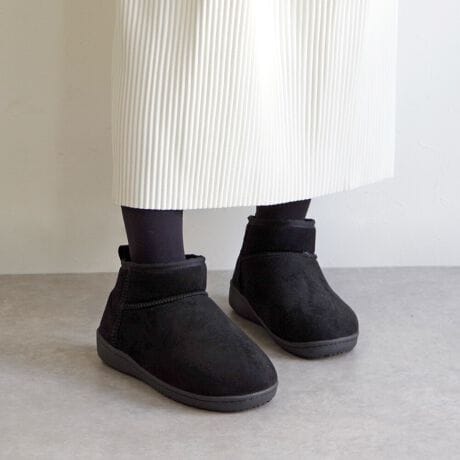 [^:MI-ANKLE-SLIPPE]25H~VӂgȗSnŁA~̑KɁB~lgJ炵VvŐꂽfUC̃ANu[coB͑Sʃ{AdlőŜ₳ݍ݁A₦₷ۉĂ܂Byʂŕ₷o[\[́AfC[g炨o܂ŊBH~̃ItBX[Nŗ₦鑫̃[V[YւƂĂg܂BƂ̃v^utŒEX[YłBpcX^CɂXJ[gɂ킹₷䊴ŁA~̃R[fBl[gɑ劈ԈႢȂBJ[͒Ԃ̃ubNEO[EuE3FWJBx[VbNō킹₷FȂ̂ŁA[h[uɈꑫƏd󂵂܂BSʃ{Adlݍޓ{Ayʃ\[_A₷ɂyʃo[\[ɂAEg\[fC[ɂS̃mXbvdlƃv^utEX[Yɂł֗ȃfUCLL(25.0-25.5cm)TCY̓YSTCYƂȂ܂BACɂSTCY̕\LƂȂ܂̂łӂByX^btpz23.5cm ([bpTCY37-38)bF21cm / F9.5cm / F23.5cm̓FLAwZpvX23.5cmAXj[J[24cm𗚂ƂłB̌^Fʁ@/@iFi`@/@p[\iJ[Fuxău[c23.5cm24cm𗚂Ă܂ÃV[Y͔̌CM͑S̓IɃ^CgŗƂɗ܂BLTCYł͂ȂƗ܂B̌CłƂė܂Byă\[_炩ɃtBbĝŃXbpoŗăXgXt[ȃXj[J[u[cłB摜̓Tvîߎ኱fUC̎dlς\܂̂ŗ\߂ByӁz~lgJƓ̐FZ@E@ɂAVRv̂߂̃LY␶n̈ႢAnhCĥߑ傫nhXeb`Ȃǂ̃oقڑSĂ̏iɂČ󂯂܂BnhChȂł̖͂EƂāȀゲw܂悤肢v܂Biɑ傫ڗ̂͌i̍ۂɏOĂ܂jBL̗RɂLZ͂qlsƂȂ܂B܂A[J[ɂuH゠蓾ȂvƔfsǕiɊւẮAԕif肷ꍇ܂̂ł܂悤肢v܂BɂĂ͌C̐ނ𓾂Ȃ̂܂Ƃ̏エ߉܂BpɎx̖Aɂ锠̂ԂA sǕiƂĂ̂ԕiȒΏۊOƂĂ܂BC͎̎ŎĂ܂悤肢܂B{v(VRv)̏iɂđfނ̓ÃLYVAFCꂪꍇ܂BJȂǂŔGꂽꍇAFڂ肷ꍇ܂Bv̕iێ̂߁Ał邾G炳Ȃ悤ӉByuhЉz1946N̑nƈȗA~lgJ̓AJENVbN̒ԂɂȂĂ܂B݃~lgJ̏íA˂̒n~l\^Bj[[NAhAēɎ܂ŐE̊XŖڂɂ邱Ƃł܂B~lgJ̑SẴV[Y͍ς邱ƂȂAōȋfނƓOꂵEl̋ZɂĎōĂ܂B