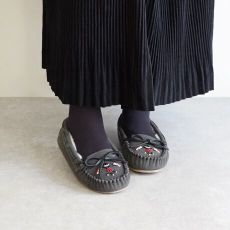 [^:MI-CALLY-THUN]25H~VӂƂ{ACjOőDݍށAMINNETONKAi~lgJj̐lCr[YJVBAbp[͏_炩ȃXG[hfނgpAقǂɑɂȂމKȃtBbgBbɂ̓~lgJȂł͂̃r[YhJ{Â݂nhNtgoĂ܂Byʂŏ_炩ȃAEg\[͕₷A[V[YƂĂ͂AƂOoɂBH~̃JWAX^Cɂ҂1łBg{ACjOܐ悩炩Ƃ܂łӂƕݍ݁AG߂KBr[YhJfUCnhNtĝʂAACRjbNȃfUCB_炩ȃXG[hfޗقǂɑɓ݁AbNXSnByʃAEg\[ƂĂAOƂĂg֗BJ[WJi`ȃViƁAVbNȃ`R[2FWJŃR[fɍ킹₷ByJV𒷎邽߂ɂ́zIȃN[jOFp̃uVŉyubVO܂BXG[hN[i[gp邱Ƃ߂łBhXv[̎gpFVĩJVwAhXv[gp邱ƂŐ≘h܂BIɃXv[ēhz邱Ƃ؂łBFGꂽꍇ́A˓⍂̏ꏊAʂ̗ǂꏊŎR܂BVl߂ƌ`ۂȂ犣邱Ƃł܂BXMINNETONKA̍K㗝XłyuhЉz1946N̑nƈȗA~lgJ̓AJENVbN̒ԂɂȂĂ܂B݃~lgJ̏íA˂̒n~l\^Bj[[NAhAēɎ܂ŐE̊XŖڂɂ邱Ƃł܂B~lgJ̑SẴV[Y͍ς邱ƂȂAōȋfނƓOꂵEl̋ZɂĎōĂ܂B