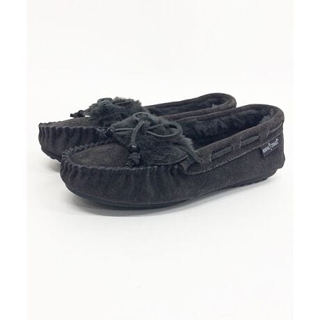 [^:MI-KYRA-SLIPPER]25H~ēׁIIV[N[[bg̕ʒACeI@Ebhr[YANZg̃JV͓ɒꂽ_炩{A肵SnłBS̓IɊۂ݂̂_炩Ȉۂ̃VGbgƃx[VbNȐFWJŗlXȃR[fBl[gɍœK߂ΗނقǑɓ݂܂B~lgJƓ̐FZ@E@ɂAVRv̂߂̃LY␶n̈ႢA nhCĥߑ傫nhXeb`Ȃǂ̃o󂯂܂BMINNETONKA 1946N̑nƈȗA~lgJ̓AJENVbN̒ԂɂȂĂ܂B݃~lgJ̏íA˂̒n~l\^Bj[[NAhAēɎ܂ŐE̊XŖڂɂ邱Ƃł܂B~lgJ̑SẴV[Y͍ς邱ƂȂAōȋfނƓOꂵEl̋ZɂĎōĂ܂BXb|@JWA@}^jeB@y`@{A