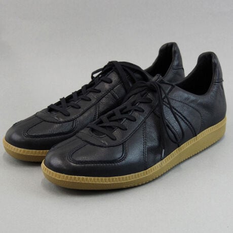 [^:GT-1183AL]hCcR̃g[jOV[YƂĐ̗pĂ90'sIWiW[}g[i[̃fBeB[͂̂܂܂ɁAC^Ȁ_炩ŏ㎿ȃJEU[SʂɎgpXyVGfBVu1183ALvNbVƑϋvɗDꂽBW\[͓̐l̍HwɊÂ݌vłBGERMAN TRAINER iW[}g[i[j̓hCcRŃg[jOV[YƂĐ̗pĂgXj[J[̕łłBNbVƑϋvɗDꂽK\[̗pAx[VbNȃfUCȂ̂ŁAlXȃX^COɂgp܂B݂̓[eNXj[J[̒ԂƂėLuheZNgVbvʒilC̃NVbNXj[J[łB1970N`1994NɂhCcRŃg[jOV[YƂĐxAxI1994N茻݂Ɏ܂œƓXg(،^)AJbgiCtA AEg\[A}eAAV[[XpdlA@ŐYĂ܂BNbVƑϋvɗDꂽBWK\[͓̐l̍HwɊÂ̂ŔɂA ~^[ACeȂł͂̋@\܂BߔNł͖郁]uh^CṽV[Y𔭕\ĂA킹ACeI΂ȂՓIȃtH͈肵lCۂAmłnʂmĂ܂BuhƎ̐@ɂAVRv̂߂̃LY␶n̈ႢAnhCĥߑ傫nhXeb`Ȃǂ̃o󂯂܂B\߂B\[̔̕ԍ̓TCY\Licmjł͖AAEg\[̌^ԂɂȂ܂BYɂdlA\[^ԁAfނ̎ɈႢꍇ܂B