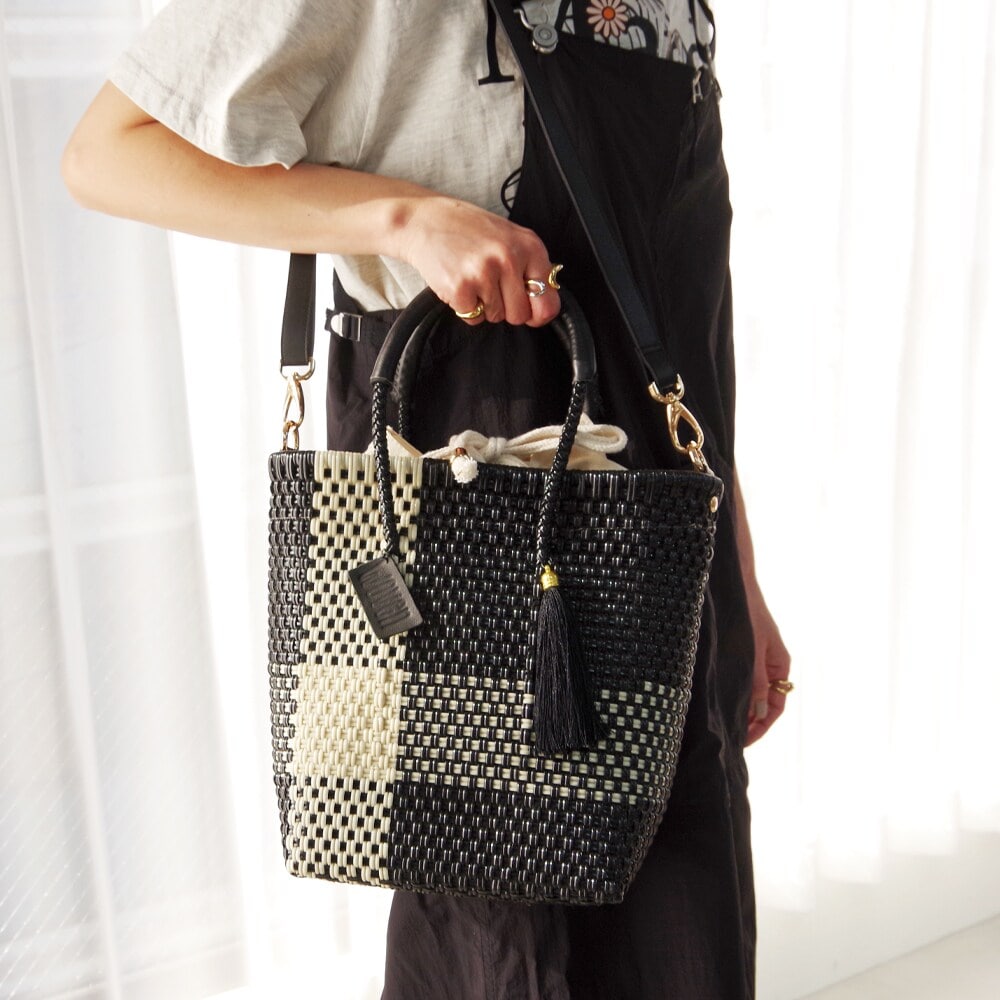 【極美品】WOVEN ウーヴン　ミニショルダートートバック　メルカドバック WOVEN 【WOVEN ウーヴン】 ミニショルダートートバッグ メルカド