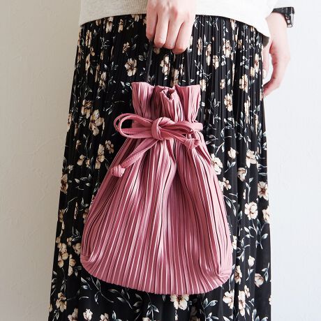 [^:BLO-3003-PURSE-]VvX^CbVȃGRobO ? 2WAYfUCŎgR݊ɗDAy߂GRobOBTCNfނgpȂ₩Ńn̂鐶nŁAfUCƋ@\˔Ă܂Bv[cHݏoӂƂtH͓IȋВ^CvBntŌ^ꂵɂAVGbgL[v܂BV_[obOƂČ|͂AȃnhtȂ̂ŃnhobOƂĂg2WAYdlBo◷sAJWAtH[}܂ŁA܂܂ȃV[Ŋ􂵂܂BF27.0cmF30.0cmsF8.0cm܂ŖڈƂĂlBTXeBiuȎЉ邽߂ɒauhBLUEORBBɔzfނgpATXeBiułȂt@bVǋiWJĂ܂B\Iȃv[cn̓ybg{gĐA荂iőϋvExELkɗDꂽfނ֐܂ςA_炩܂B