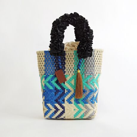 [^:WOVEN-NBK-M-]yWOVENztnhobOZbgbiȉ炵Zl̂߂2_ZbgWOVENiE[jAtnh͂̃obO2_ZbgɂACeoBiȃfUCƎp˔Alɂ҂̃ZbgłBtnhg[gobO_炩ȑfފƃtnh̃g[gobOBA4TCY[\ŁAʋ΂₨oɍœKłBVvȂ؂₩vXfUCŁAR[fBl[g̃ANZgɁBtnhV_[obORpNgȂ[͂̂V_[obOBtnh炵āAJWAtH[}܂ŕL􂵂܂BV_[XgbvtŁA2WAYdl|CgBWOVEN obOZbg / tnh g[gobO / tnh V_[obO / fB[X obO Zbg / 2WAY obO / 30 obO v[g / 40 JWAobO / Mtgɂ obOyӁzEiɂČ̍܂BEnhChɂ҂ݍ݃obN̓A҂ݏI肪܂iƂĖ育܂BEU[͖C⊾EJȂǂ̐GɂF\܂BWFn̗mƂ킹ɂȂۂ͏\ӉBEfޓL̓Ȃǂ邱Ƃ܂B̍ۂ͂΂炭ʂ̗ǂꏊŊĂpBEԎgpȂꍇ́AʋC̗ǂz܂Ȃǂɓĕۊǂ邱Ƃ߂܂ByuhЉzWOVENiE[jTOKYO̗VѐS銴ƁAĂ̖LȐFʂƓ`ZbNXV[YuhłBuWOVENv̖̂ƂAzėlXȊACfAAfBeB[AfށAɂ̓A[gA`AlX̋CD荬AZȂ́u`vɂĂvZXC[WĂ܂B