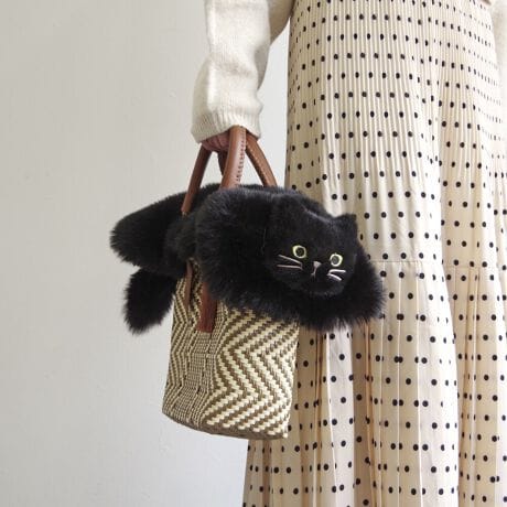 [^:WOVEN-NEKO-FLAP]25H~V앁ig̃JhobOg[gobOAH~炵͋CɕςĂ LtFCXtGRt@[tbvJo[B傫߃TCŶӂӂt@[ɁAԂȓƂ҂傱ƗL̊fUCŁAŃR[fBl[g̎ɂȂłBJhobOɊŴ悤ɔ킹΁Ag̖ډBɂȂ̂ňSBЕ̃nhɒʂăXibvŗ߂dlȂ̂ŁAgĂԂɂėSz܂BobOg[gobOȂǁATCŶȂt\BH~̂y݂ȂApĂACełBEΉiFWOVEN (E[) JhobO STCY / MTCY@̑Anh̕16cmȓ̃g[gobOEWOVEN (E[) / LVR ~jobOɂt\łAt@[Eɑ傫]܂BEt@[݂̂̔̔ƂȂ܂ByTCYzW49~H21cm10cmnhJF16cmyӁzE_炩ȑfނgpĂׁAobǑ傫󂢂ԂɂȂƃobÕt`Ƀt@[炸ɓĂ܂܂BElHєitFCNt@[j͖єɗގOςłAۉEFɂ꒎Jr̊Q󂯂ɂƂDꂽʂ܂B@Afނ̓Aт₷ׁÄߗނɕt邱Ƃ܂Agp񐔂d˂邱Ƃɂє͈肵Ă܂B@щHtꍇ́Afނɍ킹ߗpuVȂǂŎ菜ĉB@ѕ݂ɃNZĂꍇ́AubVOĐĂB@΂Mɋ߂ÂƁAkAщHɒ΂邱Ƃ܂̂ŁA\ɂӂBWOVENiE[jTOKYO̗VѐS銴ƁAĂ̖LȐFʂƓ`ZobOAV[YuhłBuWOVENv̖̂ƂAzėlXȊACfAAfBeB[AfށAɂ̓A[gA`AlX̋CD荬AZȂ́u`vɂĂvZXC[WĂ܂B