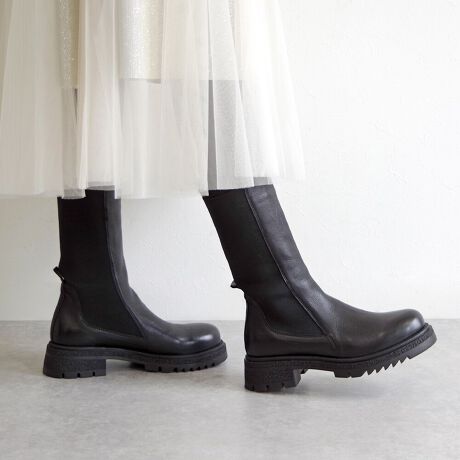 [^:BU-25W-F2401]25H~V얳ʂ̂ȂVvȃtHŁAǂȃX^Cɂރ~hu[cB悢̓́Apcu[cCĂAXJ[g⃏s[Xɍ킹ĂoX悭܂܂BȂ₩ȃU[ƐLk̂TChfނɃtBbgAKȗSnB݂̂郉O\[͈芴A₷ƃgh˔Ă܂BV[Y킸fC[Ɋ􂷂A\ȈꑫłByTCYzbF15.0cmCSF27.5cmq[F4.0cmꕝF10.5cmd(Б)F432g37C`ɂđyuhЉzBUENO SHOES̓gR̃uhŁAiŃX^CbVȌC񋟂Ă܂B`IȎdɂ鐻H100%U[gp̗ǂvŁAv̕𐶂i`ȕ͋C͂łBVvŃGKgȃfUCɉANbV̌Sn̗ǂAԗĂɂ݌vĂ܂BgRőnƂA`ƊvVZA݂ł͐EœWJꍂ]󂯂Ă܂BBUENO SHOES̓gR\uh1ƂāAiƃfUC˔C߂lXɎxĂ܂B