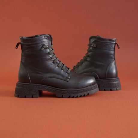 [^:BU-25W-Z1420]25H~VLk̂SV[[XŁAђ̎ԂȂSzȂB_炩ȃU[gpĂAقǂɑɓŗDtBbg܂B悢\[͈芴ȂX^CAbvʂBɂ̓TCht@Xi[tŒEX[YBlJWA炫ꂢ߃X^C܂ŕL􂷂郌[XAbvu[cłBuO\[i^N\[jvƂ́HC̃fUC̈ŁA ԁi^Nj̃L^siсjC[WScScʂ̂\[ ̂Ƃ܂Bʂ[  Obv́Eɂ{[  ɏdoāAgĥX^CɌdl  gAbvrʂ҂ł遦SV[[X͓ApoNɂLтꍇ܂B̒߂ɂ܂ẮAg̔fł肢܂ByTCYzbF14.5cmCSF27.5cmq[F4.5cmꕝF10.5cmd(Б)F455g37C`ɂđByuhЉzBUENO SHOES̓gR̃uhŁAiŃX^CbVȌC񋟂Ă܂B`IȎdɂ鐻H100%U[gp̗ǂvŁAv̕𐶂i`ȕ͋C͂łBVvŃGKgȃfUCɉANbV̌Sn̗ǂAԗĂɂ݌vĂ܂BgRőnƂA`ƊvVZA݂ł͐EœWJꍂ]󂯂Ă܂BBUENO SHOES̓gR\uh1ƂāAiƃfUC˔C߂lXɎxĂ܂B