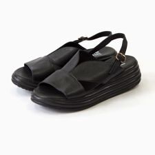 BUENO （ブエノ）/ レザーストラップサンダル E3202