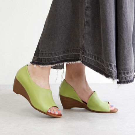 V[N[[bgZNgBUENO iuGmj / I[vgDTChJbgT_ J2410[^:BU-J2410]I[vgD̃TChJbgT_B̂݃JbgĂČpxňۂKƂACéAEGbW\[dlŐڒnʂL̂Ńq[ȕł킵₷łBC\[ɏȌJĂ܂AHɂĊJĂ܂̂ƂȂ܂B sǕił͂܂̂ŗ\߂B BUENOiuGmjBUENO SHOES(uGmV[Y)́AgR܂̃uhB ̗ǂvAv̕𐶂i`ȕ͋CA NbV̌Sn̗ǂgR\uh1łB 