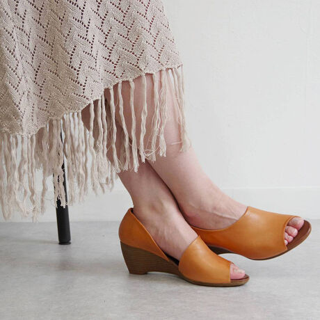 V[N[[bgZNgBUENO iuGmj / I[vgDTChJbgT_ J2410[^:BU-J2410]I[vgD̃TChJbgT_B̂݃JbgĂČpxňۂKƂACéAEGbW\[dlŐڒnʂL̂Ńq[ȕł킵₷łBC\[ɏȌJĂ܂AHɂĊJĂ܂̂ƂȂ܂B sǕił͂܂̂ŗ\߂B BUENOiuGmjBUENO SHOES(uGmV[Y)́AgR܂̃uhB ̗ǂvAv̕𐶂i`ȕ͋CA NbV̌Sn̗ǂgR\uh1łB 