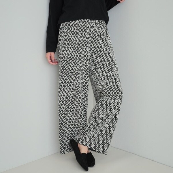 洗える】コーデのアクセントに ジオメトリック柄 イージーパンツ