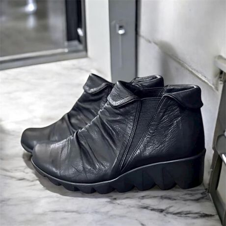 [^:024244300]ۂ݂̂DCȌ`̌yʃTChSAu[cB傫ڂ̃TChSAdlȂ̂ŒEX[YBNbV̗ǂyʒ͑Rɂ߂łBVvȃtHŁA܂܂ȒȂɃ}b`̂fUCłByPOINTzEyʗċɂ̌yʂBłꂵ炸̑ɁBE\tgU[_ɗDAł͂Ȃقǂ̏_炩ȑ肪BETChSɃS邱ƂőꂪX[YɁBۂƓ̂ŃtBbgB