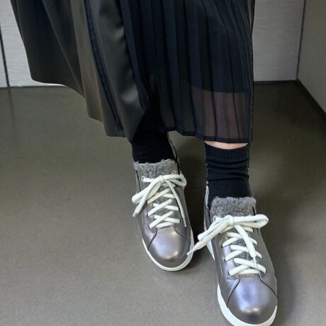 [^:024243531]iɍʂA^bNJ[̃\tgU[Xj[J[̓ŕ\ςiȋPAȂ̑薣͓Iɉo܂B܂Aقǌyʂȁuyʃ\[v́AʓIȃXj[J[̏d𕢂قǂ̌yŁAԂ̗dVbsOłɂ̂͂łBX^btr[yX^btFF / ĩTCYF23.5cm / ʁz܂Ã^bNJ[h肷Al̃JWAX^Cɂ҂łBۂɗĂ݂ƁAڂƃ\[_炩yʂŁAԕĂɂRtH[gȗSnɋ܂B̃{A炵AƂ̂|CgB̃Xj[J[ɕς邾ŁAVvȃjbgfjX^CCɏ{̃R[fBl[gɎdオ܂B