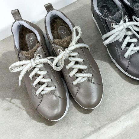 [^:024243531]iɍʂA^bNJ[̃\tgU[Xj[J[̓ŕ\ςiȋPAȂ̑薣͓Iɉo܂B܂Aقǌyʂȁuyʃ\[v́AʓIȃXj[J[̏d𕢂قǂ̌yŁAԂ̗dVbsOłɂ̂͂łBX^btr[yX^btFF / ĩTCYF23.5cm / ʁz܂Ã^bNJ[h肷Al̃JWAX^Cɂ҂łBۂɗĂ݂ƁAڂƃ\[_炩yʂŁAԕĂɂRtH[gȗSnɋ܂B̃{A炵AƂ̂|CgB̃Xj[J[ɕς邾ŁAVvȃjbgfjX^CCɏ{̃R[fBl[gɎdオ܂B