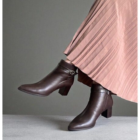 [^:021213560]ӂ{vґɎgpV[gu[ćAiŐꂽfUCƎp˔ꑫłB6cm̈芴ubNq[͒Ԃ̕słɂA炵VGbgۂȂKȗSn܂B񕔕ɂ̓X}[gȃXgbvƃVo[̃OobN{ĂAVvłȂ悢ANZgAǂȃR[fBl[gɂ킹₷fUCɎdオĂ܂BrWlXV[ł̓X[c^CgXJ[gɍ킹ĂƊołAxɂ̓fj⃏ChpcAs[XȂǂƍ킹đl̃JWAX^CyނƂł܂Bʋ΁EItBXEtH[}JWAȂo܂ŕLV[ŏd󂷂閜\ACełBɁANbV̂C\[Dx邽߁Aڂ̔łȂSn̗ǂ͂̂ЂƂBVvȂוɂfUCŁAl̏ɂӂ킵ꑫłB