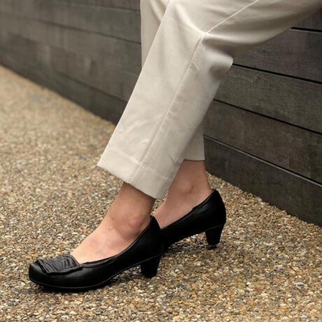パンプスが履けないお客様が大絶賛 外反母趾の方に人気 ブラックフォーマル ゆったりめパンプス モネ Monet ファッション通販 マルイウェブチャネル To404 010 01 パンプスが履けないお客様が大絶賛 外反母趾の方に人気 ブラックフォーマル ゆったりめパンプス モネ Monet ファッション通販 マルイウェブチャネル To404 010 01
