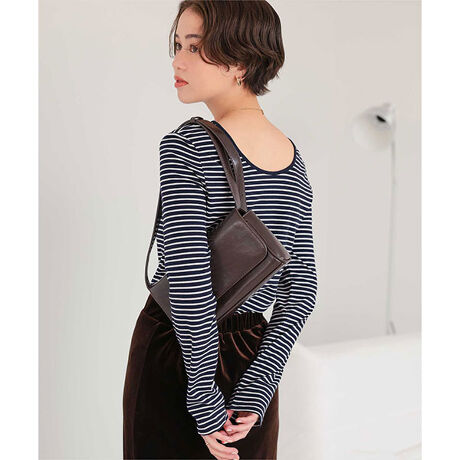 E悭̂ɃtBbgRpNgȃVGbgŁA炵C̏oVGbgɁBẼlbNfUĆA[߂ɂobNlbNŏ炵ۂɁBE߂̃X[uŁAꖇƂĂ͂Ci[ƂĂ􂵂܂B[^:AFXN2100]