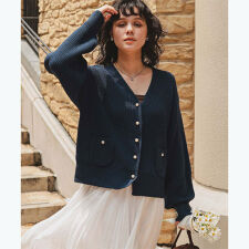 ティティベイト(titivate)のﾎﾟｹｯﾄ付きﾊﾟｰﾙﾎﾞﾀﾝﾆｯﾄｶｰﾃﾞｨｶﾞﾝ