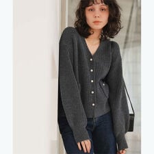 ティティベイト(titivate)のﾎﾟｹｯﾄ付きﾊﾟｰﾙﾎﾞﾀﾝﾆｯﾄｶｰﾃﾞｨｶﾞﾝ