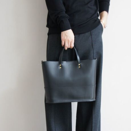 RۃV[Y̐V^ǉI_ȕ͋Cƃmg[̃J[WJRۃU[gpAg[gobNBA4TCYłd╁igɂE|PEEE1Ag+Ƃ́EEE  {vł͏߂ċCIiAg+)̍Rۗ͂pĊJꂽ@Rۍ܂ƊvpgbvR[g܂݁AƎJvv̕\ʂɕtG/׋ۂ̔ɐB𐧌䂵vi𐴌ɕی삵܂B[^:T3022]