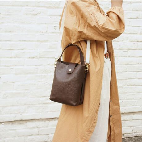 SĎƂŃVN̓ˋNH  Ɠ̕ƕ\͂̃U[gp     obN̒gdł郌U[̓|Pbg nhƔzFɂȂV_[|Cg    WJJ[x[VbNłǂȃX^COɂ     E|PbgEEEv|Pbg1  EV_[EEE1iOj     VRvAgpíA<br >1_1_FɌ̍܂B<br >gpAgp@AgppxAA<br >CAԁA󋵂A<br >oNωɌ̍\Ă܂B<br >yv̖͎͂Fɐ܂z<br >Ƃv̓Ay݉B [^:T3067]