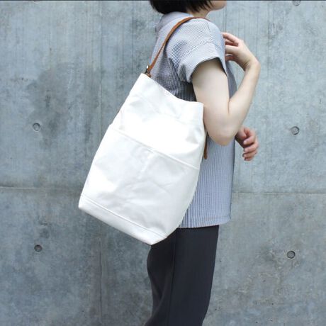 Ao[gА@PWoz_bNLoXiׂŐDグĂ  Dڂׂ炩ŏiȐnʂ̃LoXjgpB  kvxgnh͗킵ĂPOiKiRU`TUj̒߂\ŁA  莝`|Ŏgp邱Ƃł܂B  A4ȏ̑傫ȉו̂oA  s̃TuobOƂčœKȃnhg[gobNłB     EO|PEEE2  E|PEEE1  [^:T3041]   @ 