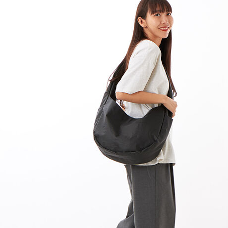 CORDURAiC̕\ʂɓE^n̎R[eBO{ϋvAhA˔ngpBg[ňꌩVvȃfUC̃obOłAn̓ƃp^[AD̃eNjbNŐ▭ȃVGbgoĂ܂BEO|PEEE2 E|PEEE1 EOEEE1    [^:T3134]