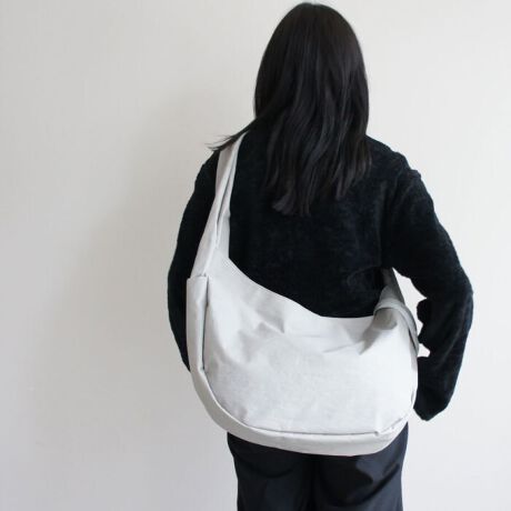 CORDURAiC̕\ʂɓE^n̎R[eBO{ϋvAhA˔ngpBg[ňꌩVvȃfUC̃obOłAn̓ƃp^[AD̃eNjbNŐ▭ȃVGbgoĂ܂BEO|PEEE2E|PEEE1EOEEE1[^:T3135]