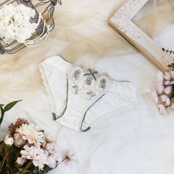 [}C]V[ m[}V[c/T}iRisa Maglij AC{[i004j