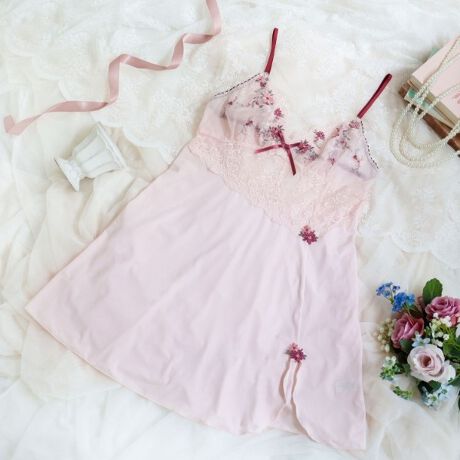 [^ԁFN0519040]yԂ炭oRj[ŃeB[^CzԂ炫ق郈[bp̃oRj[C[WV[YłBJbv[Xɂ͂ՂƂhイ̏Ԃӂ񂾂ɎU΂߂AoRj[̊iqA[`\􉽊w͗lƂ̑gݍ킹AƂĂtF~jɎdオ܂B@ׂȃXeb`@Ń`[tɃnoƂŁA炵̒ɂ̂ۂvXĂ܂BJbvƃobNX^Cɂ͓̂郌[XAtgɂ̓AVg[Ȑ؂ւCقǂāAX^CAbvʂBŜɏԂ̃AbvPU΂߂܂B܂łƂboĂ悤ȐEςoA̎q̐SRNVłBACeEpgnׂ͂肪悢fނgpĂAƂC̗ǂSnłBLkApĂăXgXɂdlɂȂĂ܂BTCYMFoXg 79`87cmiF75cmjLFoXg 86`94cmiF75cmjidlEXgbv߉\iOsjEgn̐LkF聃֘AACẽACe͈ȉ育mFBE69040 uW[iBECEDjE69041 uW[iEEFjE69042 uW[iGEHEIjE79040 m[}V[cE79041 [XV[cE79042 {V[cE79046 Tj^[E19040 XbvƖ̊֌WɂAۂFČꍇ܂B܂Ap\REX}[gtHȂǂ̊ɂA኱iƉ摜̃J[قȂꍇ܂B