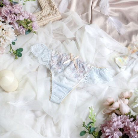 [^ԁFN0579334]yӂ̉Ԃ܂Ƃāz@ׂřR̉ԂC[WV[YłB̌̂悤Ȗ͗lhイԂ́Aӂ񂾂ɂ炢AԂтzɏƂ炳ăLLƋPĂ悤ȃfUCɎdオ܂BԂ͂Ė̌`ɂ邱ƂŁAӂƂ炵oBɂNƃJ[u`sΏƓIɃANZgƂȂAN[ŃGKgȈۂvXĂ܂BobNX^Cɂ̓VA[AbvPYāA؂₩㉟BFWJ̓VbNłȃJ[𒆐SɂA@ׂ̒ɔ˔RNVłBACeEpEGXgobNɂđ[XdlɂȂĂ܂BTobNV[c͑̃V[cɔוzʐςȂߒʋC悭Aɂ߉Kɂp܂BV[c̃CCɂȂȂ߁A{gX̎ނ킸Lp܂BobNG̗D[X̂߁ATobNV[c߂Ă̕pĂ₷fUCłBTCYMFqbv 87`95cmLFqbv 92`100cmidlEobNLkFEtgF኱聃֘AACẽACe͈ȉ育mFBE69330 uW[iBECEDjE69331 uW[iEEFjE69332 uW[iGEHjE79330 m[}V[cE79331 [XV[cE79334 TobNE79336 Tj^[E19331 JbvtXbvƖ̊֌WɂAۂFČꍇ܂B܂Ap\REX}[gtHȂǂ̊ɂA኱iƉ摜̃J[قȂꍇ܂B