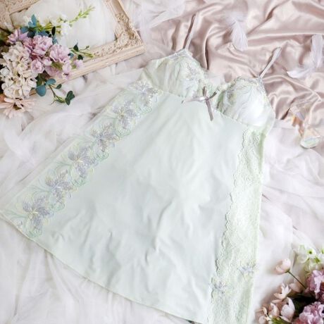 [^ԁFN0519331]yӂ̉Ԃ܂Ƃāz@ׂřR̉ԂC[WV[YłB̌̂悤Ȗ͗lhイԂ́Aӂ񂾂ɂ炢AԂтzɏƂ炳ăLLƋPĂ悤ȃfUCɎdオ܂BԂ͂Ė̌`ɂ邱ƂŁAӂƂ炵oBɂNƃJ[u`sΏƓIɃANZgƂȂAN[ŃGKgȈۂvXĂ܂BTChɂ̓AVg[2ނ̃[XقǂāAʊӂ؂₩㉟BTChƃobNX^Cɂ̓VA[AbvPU΂߂܂BFWJ̓VbNłȃJ[𒆐SɂA@ׂ̒ɔ˔RNVłBACeEpJbv^CṽXbvȂ̂ŁAuW[𒅂ɂ1łp܂Bgnׂ͂肪悢fނgpĂAƂC̗ǂSnłBLk育pĂăXgXɂdlɂȂĂ܂BTCYMFoXg 79`87cmiF75cmjLFoXg 86`94cmiF75cmjidlEXgbv߉\iOsjEgn̐LkFEO\JbvtiE^j֘AACẽACe͈ȉ育mFBE69330 uW[iBECEDjE69331 uW[iEEFjE69332 uW[iGEHjE79330 m[}V[cE79331 [XV[cE79334 TobNE79336 Tj^[E19331 JbvtXbvƖ̊֌WɂAۂFČꍇ܂B܂Ap\REX}[gtHȂǂ̊ɂA኱iƉ摜̃J[قȂꍇ܂B