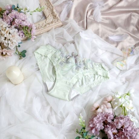 [^ԁFN0579336]yӂ̉Ԃ܂Ƃāz@ׂřR̉ԂC[WV[YłB̌̂悤Ȗ͗lhイԂ́Aӂ񂾂ɂ炢AԂтzɏƂ炳ăLLƋPĂ悤ȃfUCɎdオ܂BԂ͂Ė̌`ɂ邱ƂŁAӂƂ炵oBɂNƃJ[u`sΏƓIɃANZgƂȂAN[ŃGKgȈۂvXĂ܂BFWJ̓VbNłȃJ[𒆐SɂA@ׂ̒ɔ˔RNVłBACeEpRisa MaglĩTj^[V[ćAuW[ƃyAŃfUC肵Ă܂Bu[ȓłR[fBl[gyŗJTȋCHAPPYɁBȊ肢߂Ă͂܂B[fނgpAC̗ǂSnŃXgXt[ɂ܂BNb`̓JTJTƉȂɂA̗Ƃ₷hzgpĂ܂Bɂ̓[XgpA{gXւɂȂĂ܂BTCYMFqbv 87`95cmLFqbv 92`100cmidlEobNLkFENb`hzgp֘AACẽACe͈ȉ育mFBE69330 uW[iBECEDjE69331 uW[iEEFjE69332 uW[iGEHjE79330 m[}V[cE79331 [XV[cE79334 TobNE79336 Tj^[E19331 JbvtXbvƖ̊֌WɂAۂFČꍇ܂B܂Ap\REX}[gtHȂǂ̊ɂA኱iƉ摜̃J[قȂꍇ܂B