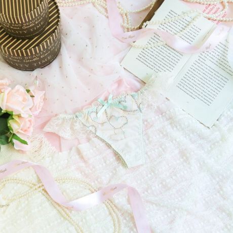 [^ԁFN0572634]yn[gƂ߂Sweeto^Cz̃n[gU΂߂ARisa Maglĩo^CV[YłB召lXȃn[gӂ񂾂Ɏhイ[X́A`F[̃n[gANZgƂȂAo^C̐SƂ߂ƂтL[gȃfUCɁB[Xɂ͂肰ȂuSweet dayv̕hイāAo^C̗VѐSvXĂ܂BobNX^Cɂ̓z[ƃ{炢Av킸ڂЂfBe[Ɏdオ܂Bו܂łlߍ񂾁ASweetȃo^CRNVy݂BACeEpEGXgobNɂđ[XdlɂȂĂ܂BTobNV[c͑̃V[cɔוzʐςȂߒʋC悭Aɂ߉Kɂp܂BV[c̃CCɂȂȂ߁A{gX̎ނ킸Lp܂BobNG̗D[X̂߁ATobNV[c߂Ă̕pĂ₷fUCłBTCYMFqbv 87`95cmLFqbv 92`100cmidlEobNLkFEtgF኱聃֘AACẽACe͈ȉ育mFBE62630 uW[iBECEDjE62631 uW[iEEFjE62632 uW[iGEHjE52633 \tguE72630 m[}V[cE72631 [XV[cE72633 tAV[cE72634 TobNE12634 Jbvt}LVs[XƖ̊֌WɂAۂFČꍇ܂B܂Ap\REX}[gtHȂǂ̊ɂA኱iƉ摜̃J[قȂꍇ܂B