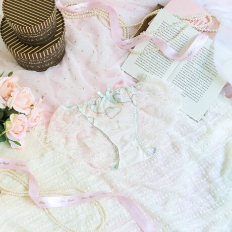 [^ԁFN0572631]yn[gƂ߂Sweeto^Cz̃n[gU΂߂ARisa Maglĩo^CV[YłB召lXȃn[gӂ񂾂Ɏhイ[X́A`F[̃n[gANZgƂȂAo^C̐SƂ߂ƂтL[gȃfUCɁB[Xɂ͂肰ȂuSweet dayv̕hイāAo^C̗VѐSvXĂ܂BobNX^Cɂ̓z[ƃANZT[C[Wn[g̃AbvP炢Av킸ڂЂ؂ȃfBe[Ɏdオ܂Bו܂łlߍ񂾁ASweetȃo^CRNVy݂BACeEpgn͑[XɂȂĂALk̂郌[XɐSn悭tBbg܂Bɂ̓SgĂȂ̂ŐH܂AƂSnłB{gXւV[cC܂BʋC悭AKɂp܂BÂA_߂ȂʊfUCAOWA[ȑl͋̕Co܂BTCYMFqbv 87`95cmLFqbv 92`100cmidlEobNLkFEtgF኱聃֘AACẽACe͈ȉ育mFBE62630 uW[iBECEDjE62631 uW[iEEFjE62632 uW[iGEHjE52633 \tguE72630 m[}V[cE72631 [XV[cE72633 tAV[cE72634 TobNE12634 Jbvt}LVs[XƖ̊֌WɂAۂFČꍇ܂B܂Ap\REX}[gtHȂǂ̊ɂA኱iƉ摜̃J[قȂꍇ܂B