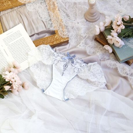 [^ԁFN0572521]y[XtłNVJȖ́z@ׂȃ[XƊ􉽊w͗l~bNXANVJȃV[YłBhイ̊zɉԕ̃bZ[XgpA肰Ȃ؂ȎdオɁB̏ォ瑾߂̃Xeb`ŁACpNĝ􉽊w͗l̋Ȑقǂ܂B􉽊w͗l̓LLƋPׂȃőŜA̖͗lƃN悤ȃ[t̎hイAg[̒ɂiȉ؂₩vXĂ܂BJ[͐VG߂̖Ku₩ȃO[Au[ƁAGKgȃubNœWJB[X̑@ׂȏdȂy߂ANVJȑl̖͂oĂRNVłBACeEpgn͑[XɂȂĂALk̂郌[XɐSn悭tBbg܂Bɂ̓SgĂȂ̂ŐH܂AƂSnłB{gXւV[cC܂BʋC悭AKɂp܂BÂA_߂ȂʊfUCAOWA[ȑl͋̕Co܂BTCYMFqbv 87`95cmLFqbv 92`100cmidlEobNLkFEtgF኱聃֘AACẽACe͈ȉ育mFBE62520 uW[iBECEDjE62521 uW[iEEFjE62522 uW[iGEHjE72520 m[}V[cE72521 [XV[cE72524 TobNE72526 Tj^[E12520 XbvƖ̊֌WɂAۂFČꍇ܂B܂Ap\REX}[gtHȂǂ̊ɂA኱iƉ摜̃J[قȂꍇ܂B