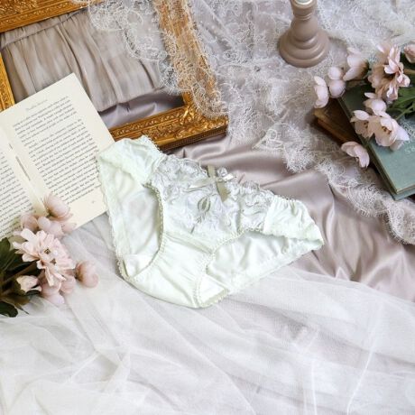 [^ԁFN0572526]y[XtłNVJȖ́z@ׂȃ[XƊ􉽊w͗l~bNXANVJȃV[YłBhイ̊zɉԕ̃bZ[XgpA肰Ȃ؂ȎdオɁB̏ォ瑾߂̃Xeb`ŁACpNĝ􉽊w͗l̋Ȑقǂ܂B􉽊w͗l̓LLƋPׂȃőŜA̖͗lƃN悤ȃ[t̎hイAg[̒ɂiȉ؂₩vXĂ܂BJ[͐VG߂̖Ku₩ȃO[Au[ƁAGKgȃubNœWJB[X̑@ׂȏdȂy߂ANVJȑl̖͂oĂRNVłBACeEpRisa MaglĩTj^[V[ćAuW[ƃyAŃfUC肵Ă܂Bu[ȓłR[fBl[gyŗJTȋCHAPPYɁBȊ肢߂Ă͂܂B[fނgpAC̗ǂSnŃXgXt[ɂ܂BNb`̓JTJTƉȂɂA̗Ƃ₷hzgpĂ܂Bɂ̓[XgpA{gXւɂȂĂ܂BTCYMFqbv 87`95cmLFqbv 92`100cmidlEobNLkFENb`hzgp֘AACẽACe͈ȉ育mFBE62520 uW[iBECEDjE62521 uW[iEEFjE62522 uW[iGEHjE72520 m[}V[cE72521 [XV[cE72524 TobNE72526 Tj^[E12520 XbvƖ̊֌WɂAۂFČꍇ܂B܂Ap\REX}[gtHȂǂ̊ɂA኱iƉ摜̃J[قȂꍇ܂B