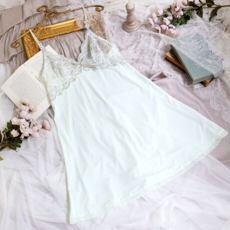 [^ԁFN0512520]y[XtłNVJȖ́z@ׂȃ[XƊ􉽊w͗l~bNXANVJȃV[YłBhイ̊zɉԕ̃bZ[XgpA肰Ȃ؂ȎdオɁB̏ォ瑾߂̃Xeb`ŁACpNĝ􉽊w͗l̋Ȑقǂ܂B􉽊w͗l̓LLƋPׂȃőŜA̖͗lƃN悤ȃ[t̎hイAg[̒ɂiȉ؂₩vXĂ܂BƃobNX^Cɂ͉炵ۂ̍ו[XAXgbvɂ͊􉽊w͗lƃ[t킹̃AbvP炢܂BJ[͐VG߂̖Ku₩ȃO[Au[ƁAGKgȃubNœWJB[X̑@ׂȏdȂy߂ANVJȑl̖͂oĂRNVłBACeEpgnׂ͂肪悢fނgpĂAƂC̗ǂSnłBLkApĂăXgXɂdlɂȂĂ܂BTCYMFoXg 79`87cmiF80cmjLFoXg 86`94cmiF80cmjidlEXgbv߉\iOsjEgn̐LkF聃֘AACẽACe͈ȉ育mFBE62520 uW[iBECEDjE62521 uW[iEEFjE62522 uW[iGEHjE72520 m[}V[cE72521 [XV[cE72524 TobNE72526 Tj^[E12520 XbvƖ̊֌WɂAۂFČꍇ܂B܂Ap\REX}[gtHȂǂ̊ɂA኱iƉ摜̃J[قȂꍇ܂B