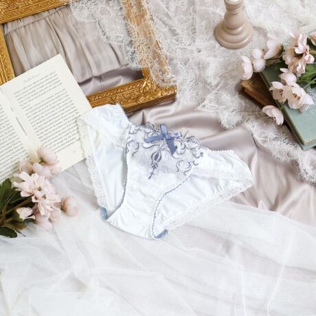 [^ԁFN0572520]y[XtłNVJȖ́z@ׂȃ[XƊ􉽊w͗l~bNXANVJȃV[YłBhイ̊zɉԕ̃bZ[XgpA肰Ȃ؂ȎdオɁB̏ォ瑾߂̃Xeb`ŁACpNĝ􉽊w͗l̋Ȑقǂ܂B􉽊w͗l̓LLƋPׂȃőŜA̖͗lƃN悤ȃ[t̎hイAg[̒ɂiȉ؂₩vXĂ܂BJ[͐VG߂̖Ku₩ȃO[Au[ƁAGKgȃubNœWJB[X̑@ׂȏdȂy߂ANVJȑl̖͂oĂRNVłBACeEpx[VbNȃrLj^CṽV[cłBV[c̑ɂ̓[XgpA{gXւɂȂĂ܂BEGXgɂ͐Lт̂悢Sgp邱ƂŁADɃtBbg܂BƂC̗ǂSnłBTCYMFqbv 87`95cmLFqbv 92`100cmidlEobNLkFEtgF኱聃֘AACẽACe͈ȉ育mFBE62520 uW[iBECEDjE62521 uW[iEEFjE62522 uW[iGEHjE72520 m[}V[cE72521 [XV[cE72524 TobNE72526 Tj^[E12520 XbvƖ̊֌WɂAۂFČꍇ܂B܂Ap\REX}[gtHȂǂ̊ɂA኱iƉ摜̃J[قȂꍇ܂B