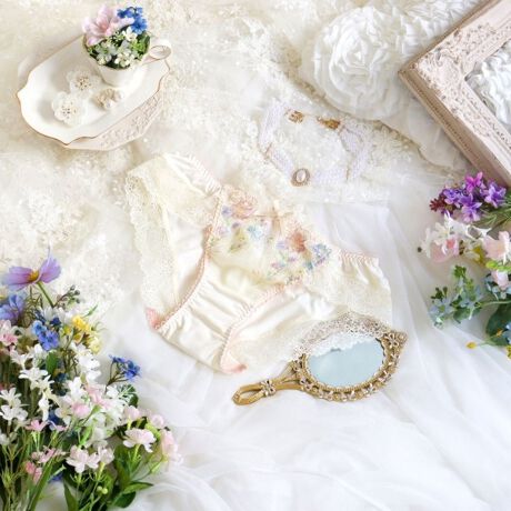 [^ԁFN0572710]yԁXDȂ][gEFfBOzԁXɈ͂܂ꂽ][gEFfBOC[WV[YłB[XɎhイꂽFƂǂ̉ԁX́A|WVjOvgkȃJ[OقǂƂŁAɂ͂Ȃꂽ؂₩Ɏdオ܂BԂ̎n[g̃`[t́ALLƂ@ׂȃł炢AiȋPɁB܂ŊzɏꂽĜ悤ȁAȂ܂o܂BTChɂ̓vgԂ̃VA[AbvPYāAl̉炵vX܂B̂ӂƂ܂ÂւƕςĂ܂悤ȃACeɂȂ܂悤ɁBN̔o uRisa Magli Reinei[kjvuh̐Eςy݂BACeEpx[VbNȃrLj^CṽV[cłBV[c̑ɂ̓[Xgp{gXւɂȂĂ܂BEGXgɂ͐Lт̂悢Sgp邱ƂŗDɃtBbg܂BƂC̗ǂSnłBTCYMFqbv 87`95cmLFqbv 92`100cmidlEobNLkFEtgF聃֘AACẽACe͈ȉ育mFBE62710 uW[iBECEDjE62711 uW[iEEFjE62712 uW[iGEHjE42713 ₷݃uiMELjE42714 ₷݃uiLLjE42715 ₷݃ui3LjE72710 m[}V[cE72711 [XV[cE72714 TobNV[cE72716 Tj^[E12710 XbvƖ̊֌WɂAۂFČꍇ܂B܂Ap\REX}[gtHȂǂ̊ɂA኱iƉ摜̃J[قȂꍇ܂B