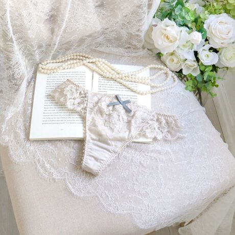 [^ԁFN0572694]yfC[ɊYx[VbNfUCzRisa Magli͂x[VbNȃV[YłB̂@ׂȃIWi[Xӂ񂾂ɎgpAtF~jŏiȃfUCɎdオ܂B[X͈ꌩVvȂAԂhbgA`F[~bNXĉsvXBtgƃobNɂ{̓[X̃J[Ƃ͈قȂzFɂāAAE^[CNȃX^Co܂Bx[VbNȃfUC̒ɂlߍ񂾁AʂɂĂRNVłBACeEpEGXgobNɂđ[XdlɂȂĂ܂BTobNV[c͑̃V[cɔוzʐςȂߒʋC悭Aɂ߉Kɂp܂BV[c̃CCɂȂȂ߁A{gX̎ނ킸Lp܂BobNG̗D[X̂߁ATobNV[c߂Ă̕pĂ₷fUCłBTCYMFqbv 87`95cmLFqbv 92`100cmidlEobNLkFEtgF኱聃֘AACẽACe͈ȉ育mFBE62690 uW[iBECEDjE62691 uW[iEEFjE62692 uW[iGEHjE52693 i`AWuiMELjE52694 i`AWuiLLjE52699 \tguE72690 m[}V[cE72691 [XV[cE72694 TobNE72696 [XTj^[Ɩ̊֌WɂAۂFČꍇ܂B܂Ap\REX}[gtHȂǂ̊ɂA኱iƉ摜̃J[قȂꍇ܂B