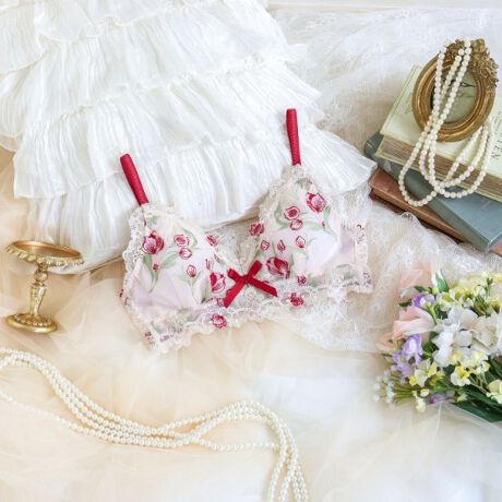 [^ԁFN0552573]y؂₩ȓ̂悤Ȕ܂ƂāzC^A̔`[tɂV[YłB[Xɂ͕ɂȂт`[bv̂ԂhイāA炵tF~jȈۂɁB̃GbWC[W@ׂȊ􉽊w͗lXJbvƓyɂقǂāA؂₩ȂCpNĝfUCɎdオ܂BFWJ͒nCAzJ[A炵GKgȃJ[܂ŁAۂVѐSӂRNVłB̂ӂƂ܂ÂւƕςĂ܂悤ȃACeɂȂ܂悤ɁBN̔o uRisa Magli Reinei[kjvuh̐Eςy݂BACeEpmC[ŊyȒSñuW[łBAoXgɗDY悤ȃtBbeBOłB^̐SzȂ߁Asɂg肪悭v[gɂg₷ACełBC[̃uW[ƃC[WςȂfUCŎdグĂ邽߁AbNX^CRisa MaglĩfUCy݂܂Bȕɂ߂łӂɂAɃtBbg₷fUCŏɐlC̃ACełBC[ȕ␶ɂ₷ȂǂŃbNXɈȂADSn̂߁AC̒ɍ킹Ăp܂BTCYMFoXg 79`87cmi߃uTCYFB65EB70EB75EC65EC70ED65ED70EE65jLFoXg 86`94cmi߃uTCYFB75EC75ED70ED75EE70EF65j̃TCYIтꍇ́AyȒSn߂͑̕傫̃TCYAtBbgd͏̃TCŶw߂܂BidlEC[ȂEO\JbvtiE^jEzbNF2i&times;3@<br /