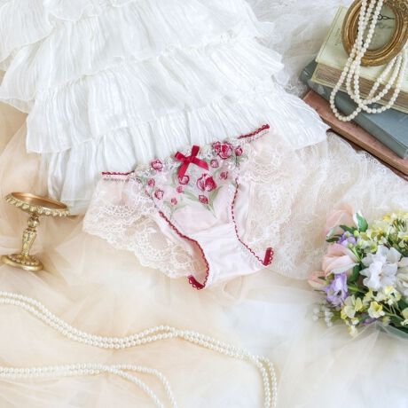 [^ԁFN0572570]y؂₩ȓ̂悤Ȕ܂ƂāzC^A̔`[tɂV[YłB[Xɂ͕ɂȂт`[bv̂ԂhイāA炵tF~jȈۂɁB̃GbWC[W@ׂȊ􉽊w͗lXJbvɂقǂāA؂₩ȂCpNĝfUCɎdオ܂BTChɂ͓̃GbW͗lɃ`[bvd˂A؂ȃAbvPvXBFWJ͒nCAzJ[A炵GKgȃJ[܂ŁAۂVѐSӂRNVłB̂ӂƂ܂ÂւƕςĂ܂悤ȃACeɂȂ܂悤ɁBN̔o uRisa Magli Reinei[kjvuh̐Eςy݂BACeEpx[VbNȃrLj^CṽV[cłBV[c̑ɂ̓[XgpA{gXւɂȂĂ܂BEGXgɂ͐Lт̂悢Sgp邱ƂŁADɃtBbg܂BƂC̗ǂSnłBTCYMFqbv 87`95cmLFqbv 92`100cmidlEobNLkFEtgF聃֘AACẽACe͈ȉ育mFBE62570 uW[iBECEDjE62571 uW[iEEFjE62572 uW[iGEHjE52573 \tguE72570 m[}V[cE72571 [XV[cE72574 TobNE72576 Tj^[E12570 XbvƖ̊֌WɂAۂFČꍇ܂B܂Ap\REX}[gtHȂǂ̊ɂA኱iƉ摜̃J[قȂꍇ܂B