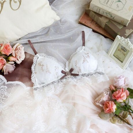 [^ԁFN0552723]yƂ߂`[tŋC̓pWFkzpC[WɗVѐSlߍ񂾁AT}̃[RNVłBJbv[Xɂ̓tȃ^b`łԂSʂɎU΂߂āA炵iȈۂɁB̏ォGbtFƃT}S炢Ap̃GbZXꂽIWieBӂfUCɎdオ܂BȃOO{ɂ́A`[t̃AbvPvXBɃT}́uRv̕قǂĂ̂ASƂ߂|CgłBJbvӂA_[ɂ́Aӂ񂾂ɉԕXgb`[X炢܂BzCgɂ̓uẼŏiȃtF~jAsNɂ͏|bvȃC{[̃gp邱ƂŁAJ[ɂĈ͋Cy݂܂BACeEpmC[ŊyȒSñuW[łBAoXgɗDY悤ȃtBbeBOłB^̐SzȂ߁Asɂg肪悭v[gɂg₷ACełBC[̃uW[ƃC[WςȂfUCŎdグĂ邽߁AbNX^CRisa MaglĩfUCy݂܂Bȕɂ߂łӂɂAɃtBbg₷fUCŏɐlC̃ACełBC[ȕ␶ɂ₷ȂǂŃbNXɈȂADSn̂߁AC̒ɍ킹Ăp܂BTCYMFoXg 79`87cmi߃uTCYFB65EB70EB75EC65EC70ED65ED70EE65jLFoXg 86`94cmi߃uTCYFB75EC75ED70ED75EE70EF65j̃TCYIтꍇ́AyȒSn߂͑̕傫̃TCYAtBbgd͏̃TCŶw߂܂BidlEC[ȂEO\JbvtiE